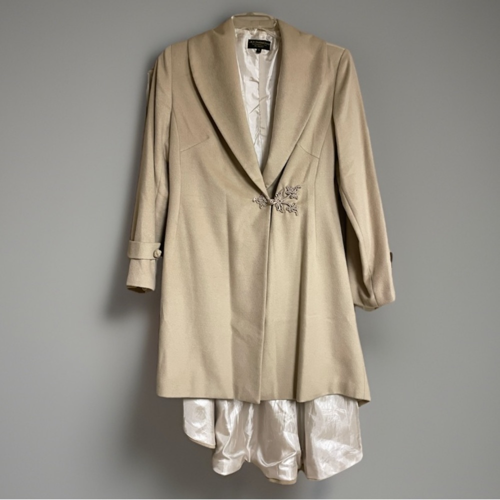 Old Shanghai Vintage Elegant Beige Women's Hi-Low Cut Design Coat